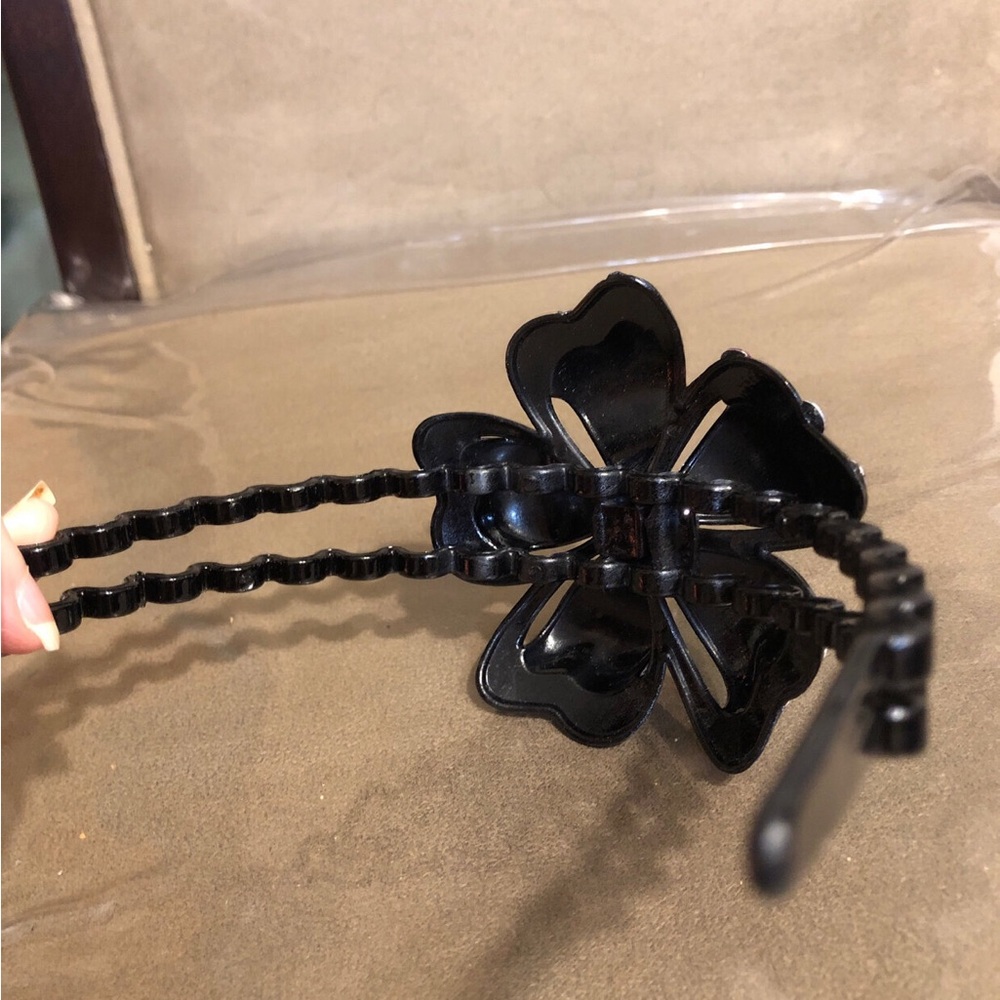 Adorable Heart Plastic Headband - Picture 4 of 4